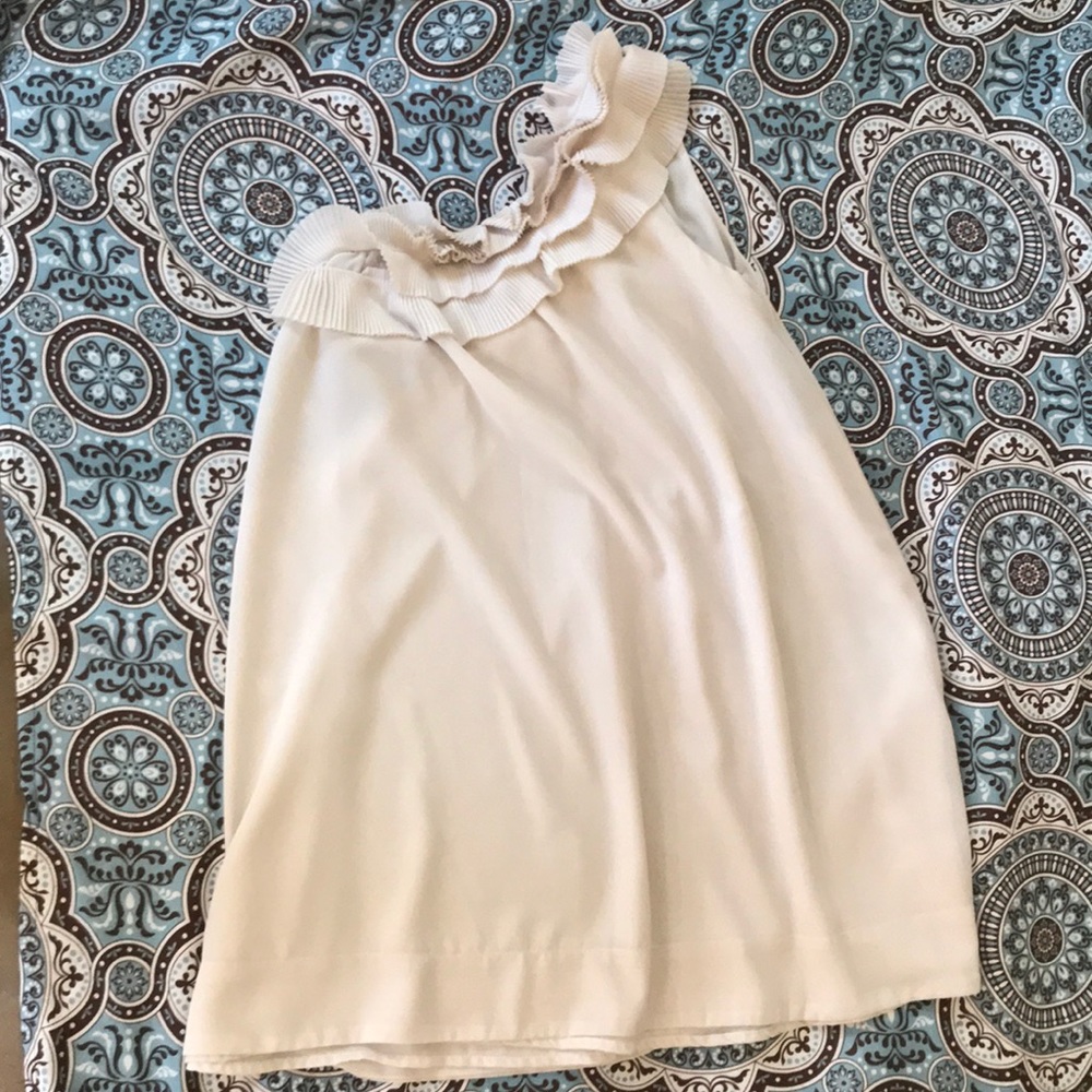 Romantic one-shoulder flows dress